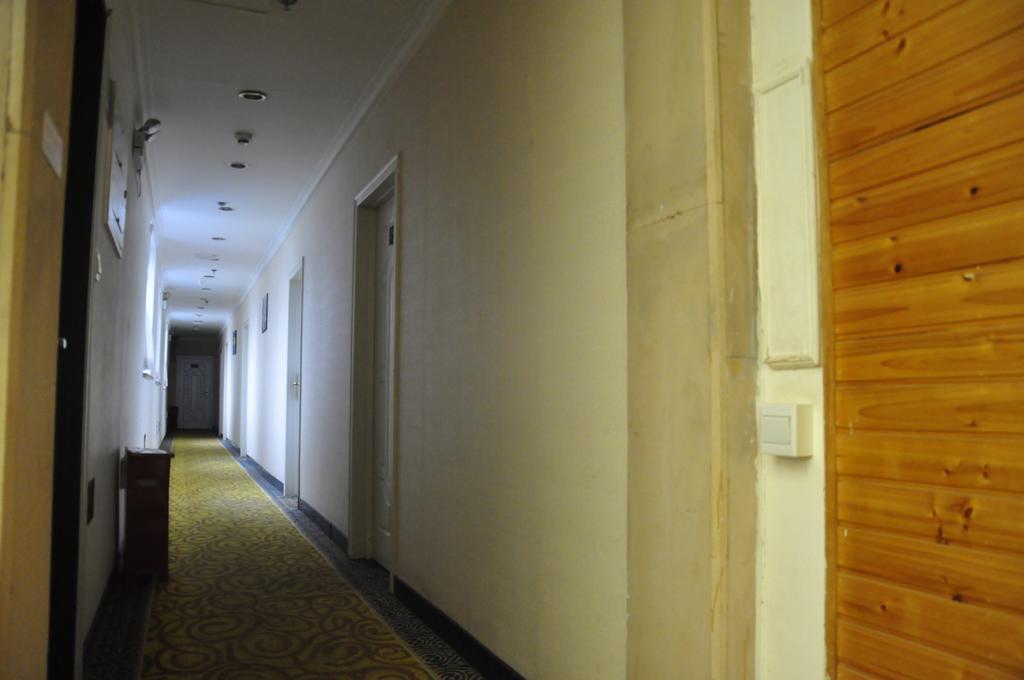 Super 8 Hotel Beijing Shijingshan Jiujiuyuan Exterior photo